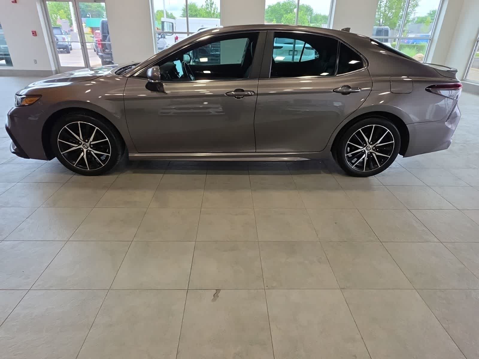 Used 2024 Toyota Camry SE AWD/4WD image 12