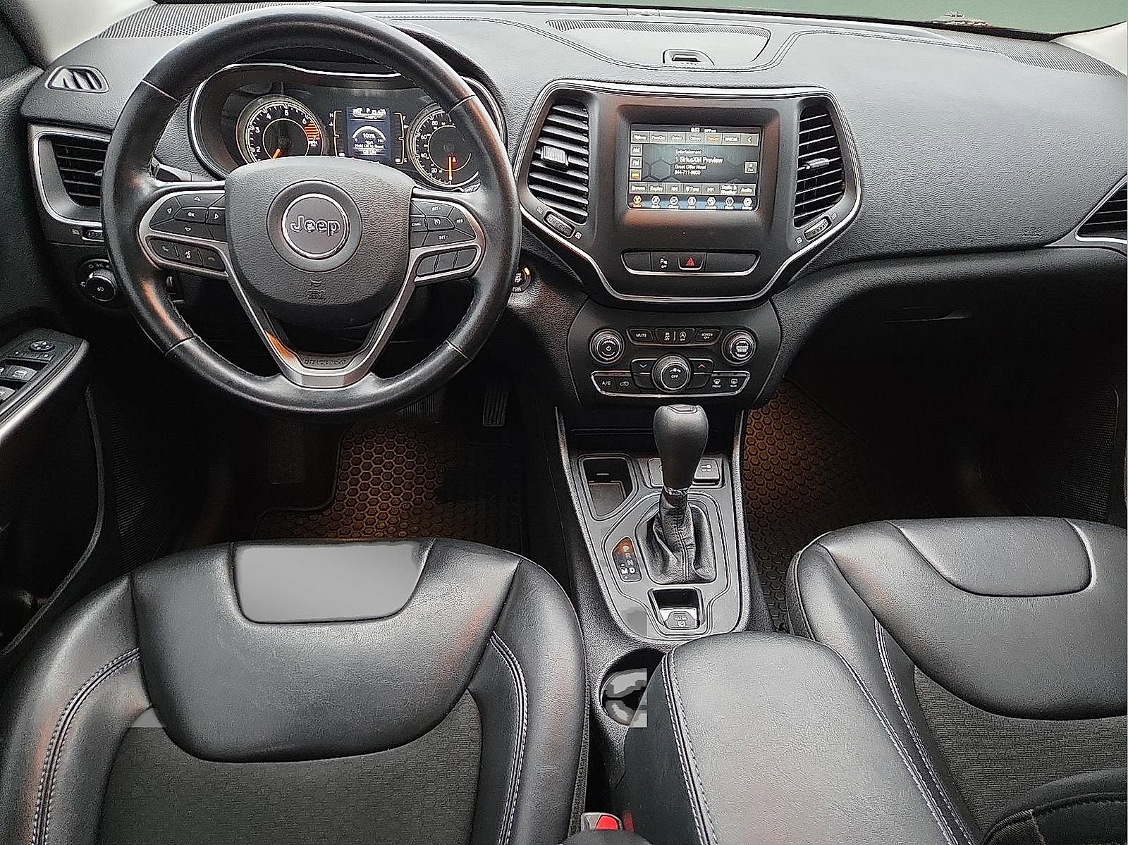 Used 2020 Jeep Cherokee Latitude Plus w/ Cold Weather Group image 11