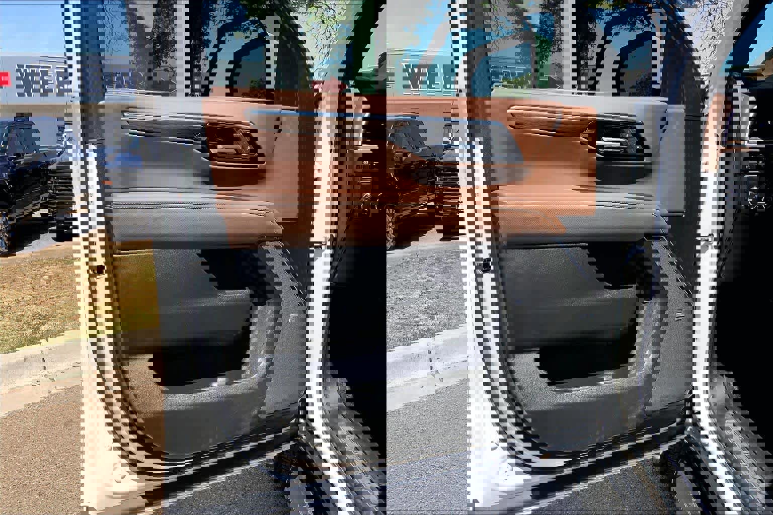 Used 2025 Chevrolet Tahoe High Country image 22