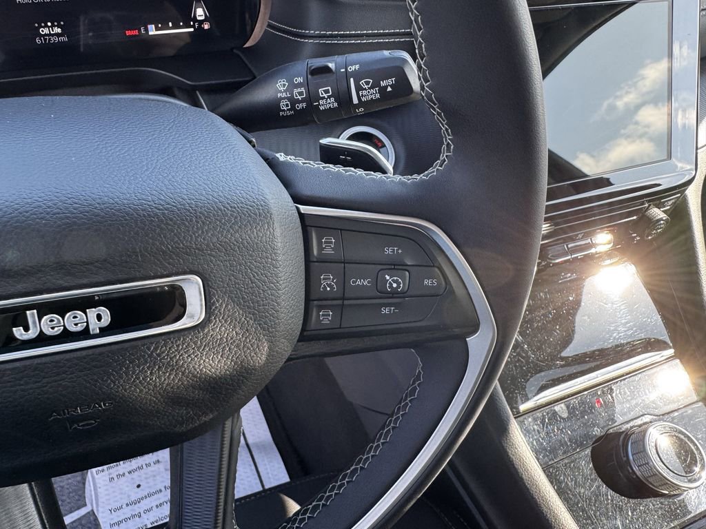 Used 2023 Jeep Grand Cherokee Laredo image 14