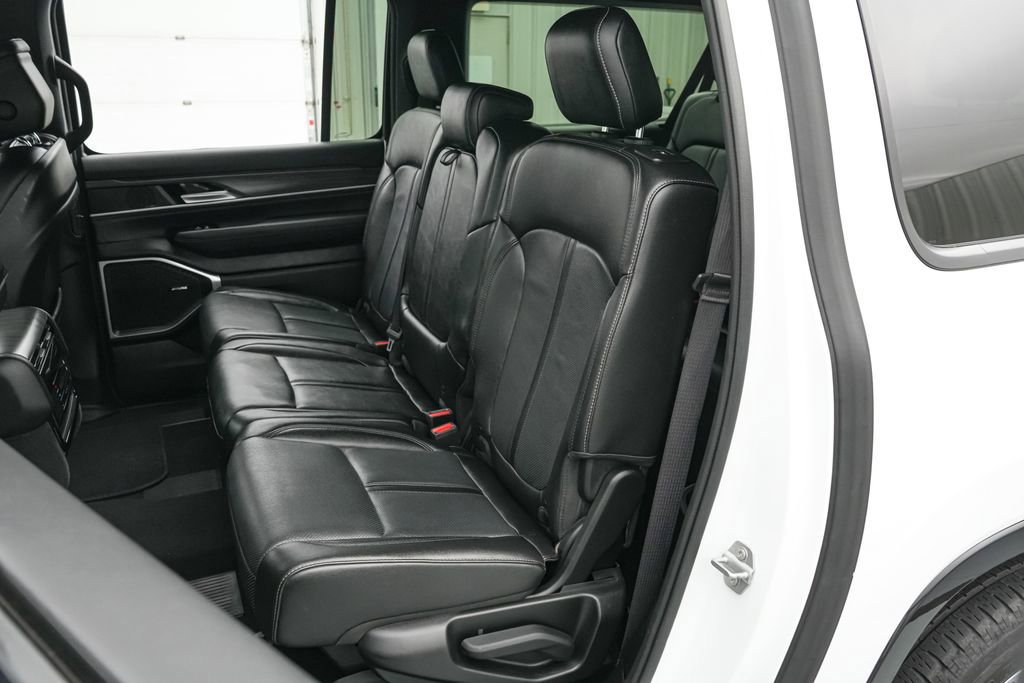 Used 2024 Jeep Wagoneer L Series II w/ Flexible Seating Group image 19