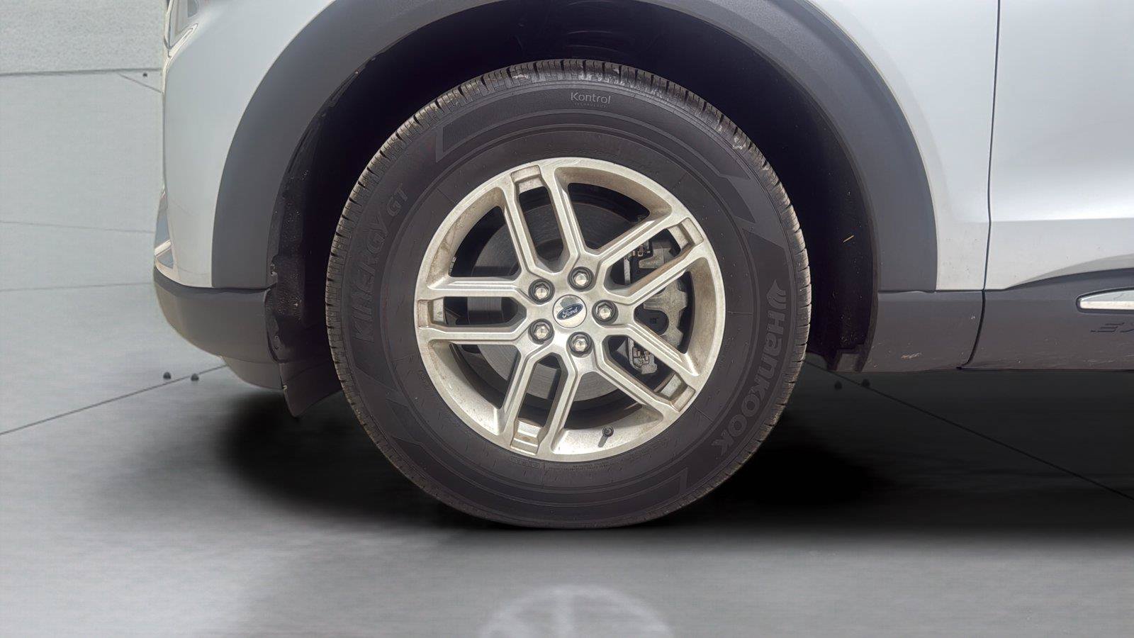 Certified 2025 Ford Explorer Active RWD image 30