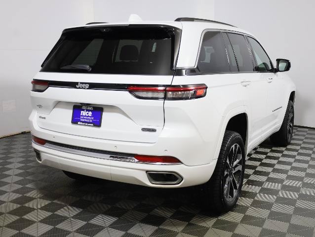 Used 2022 Jeep Grand Cherokee Overland w/ Luxury Tech Group IV AWD/4WD image 5