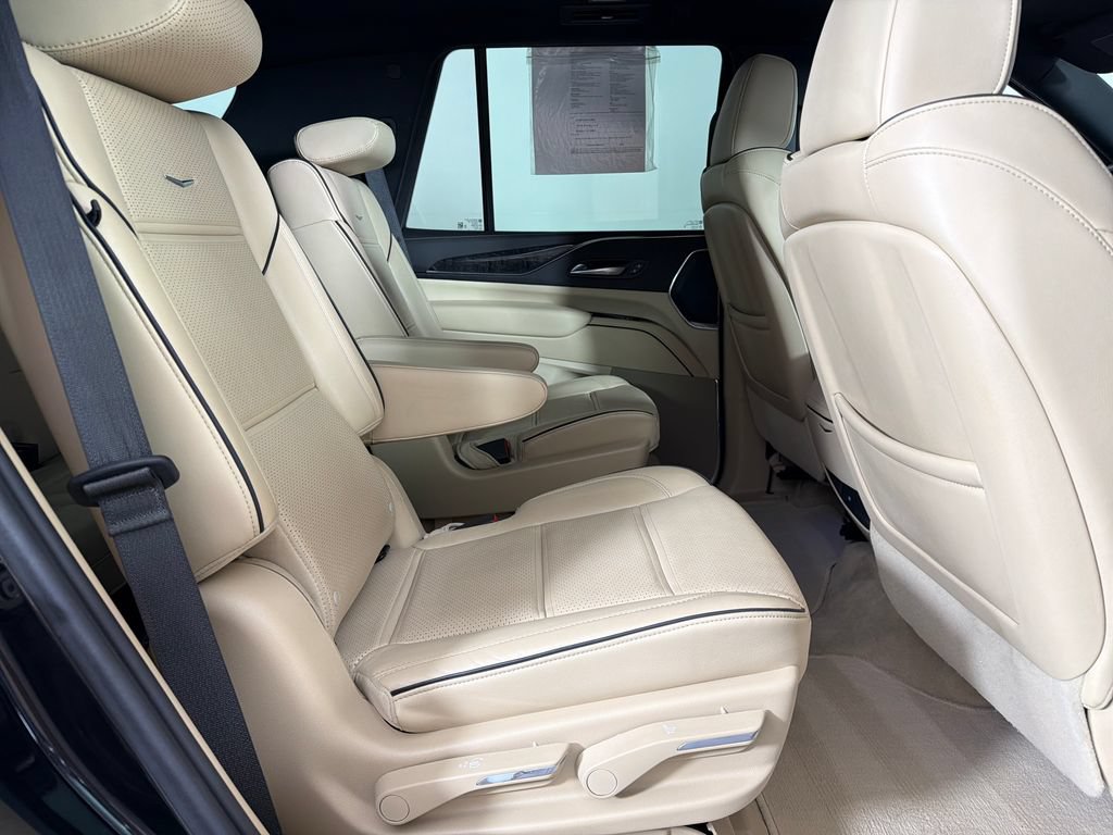 Used 2024 Cadillac Escalade Premium Luxury AWD/4WD image 24