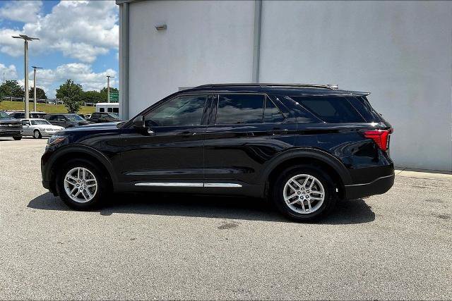 Certified 2025 Ford Explorer Active w/ Active Comfort Package RWD image 8