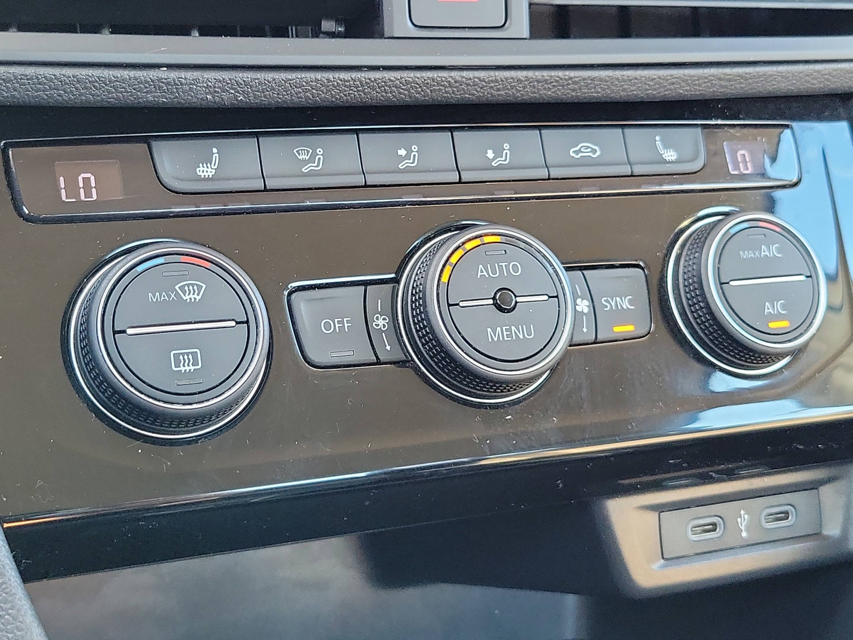 Used 2023 Volkswagen Jetta SE FWD image 25