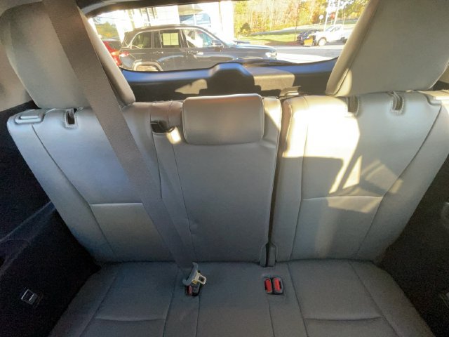 Used 2024 Toyota Highlander XLE AWD/4WD image 37