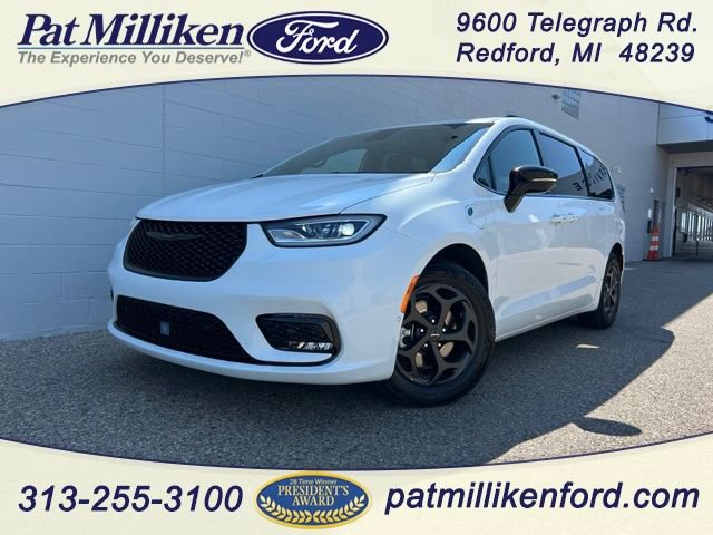 Used 2024 Chrysler Pacifica Limited