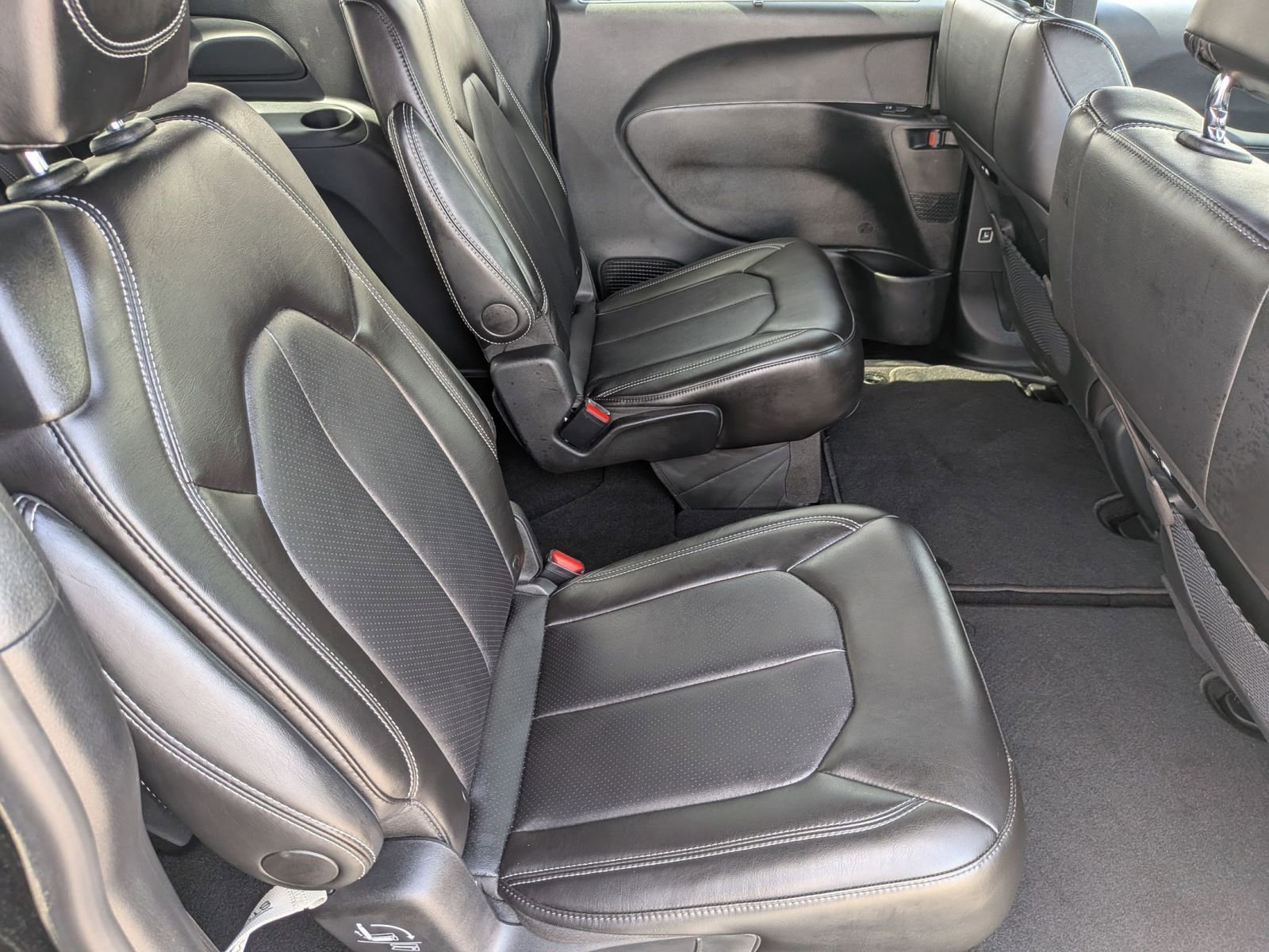 Used 2025 Chrysler Pacifica Select FWD image 31