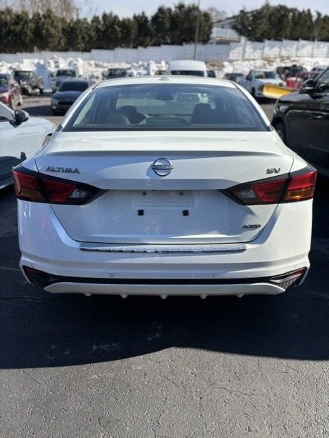 Used 2023 Nissan Altima 2.5 SV image 2