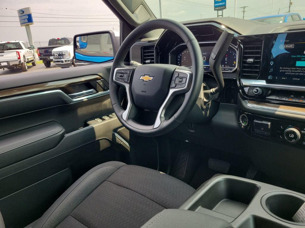 Used 2023 Chevrolet Silverado 1500 LT AWD/4WD image 13