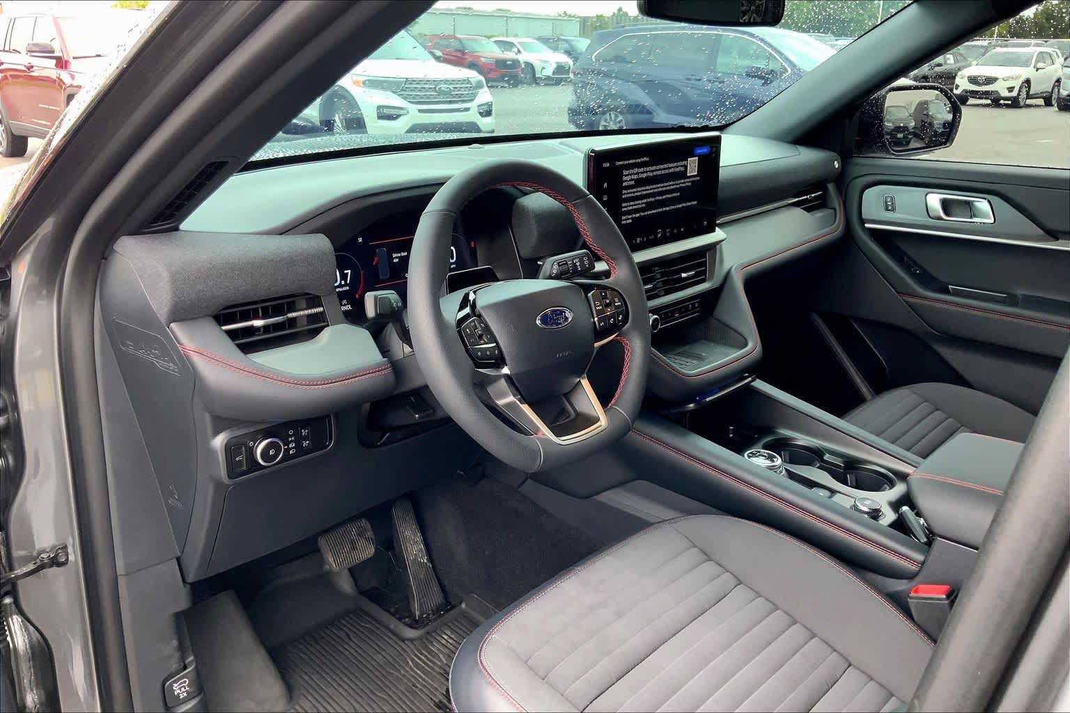 Certified 2025 Ford Explorer ST-Line w/ Premium Package RWD image 17