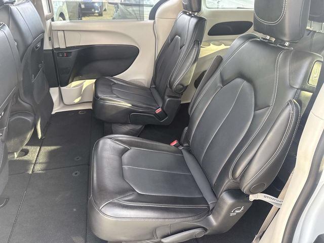 Used 2024 Chrysler Pacifica Touring-L FWD image 20
