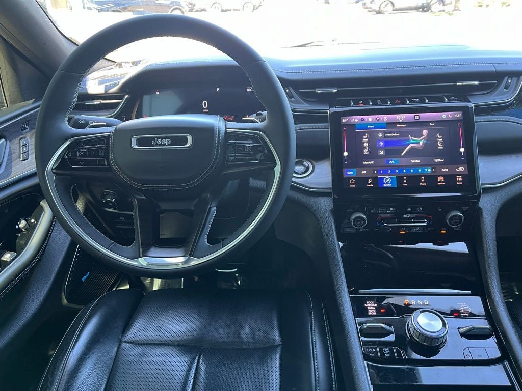 Used 2023 Jeep Grand Cherokee L Overland w/ Luxury Tech Group IV AWD/4WD image 19
