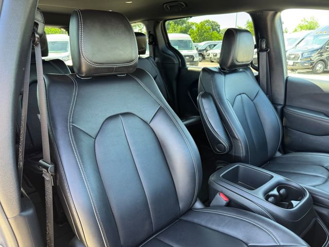 Used 2025 Chrysler Pacifica Select FWD image 20