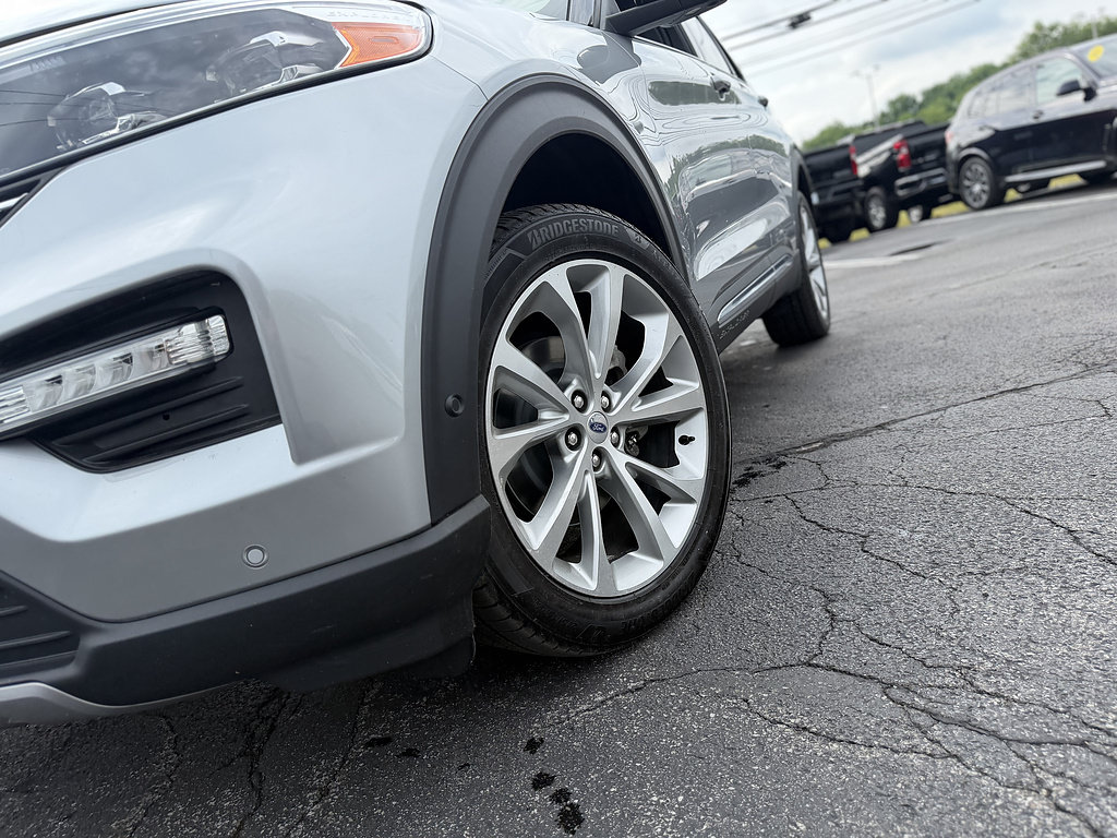 Certified 2021 Ford Explorer Platinum w/ Equipment Group 601A AWD/4WD image 3