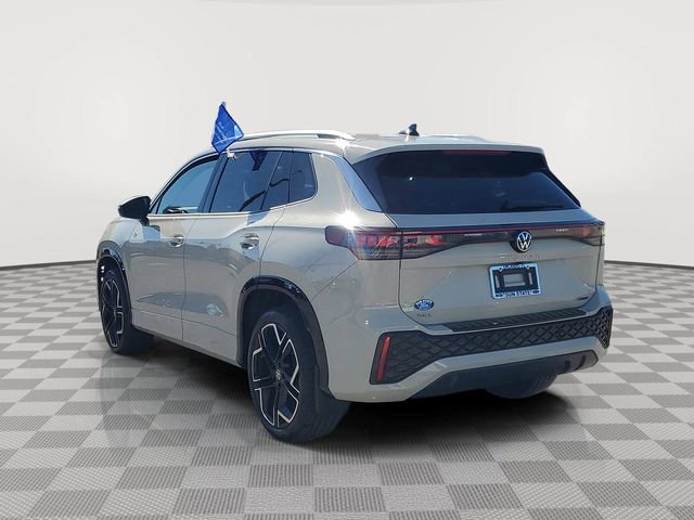 Used 2025 Volkswagen Tiguan SEL R-Line image 2