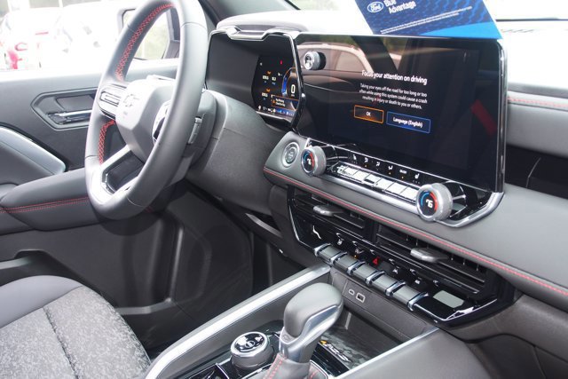 Used 2024 Chevrolet Colorado Z71 w/ Z71 Convenience Package 2 image 11