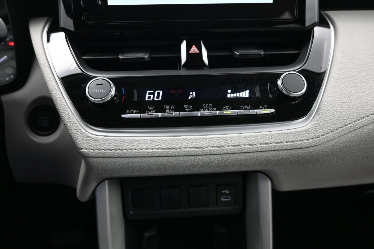Used 2025 Toyota Corolla Cross LE FWD image 31