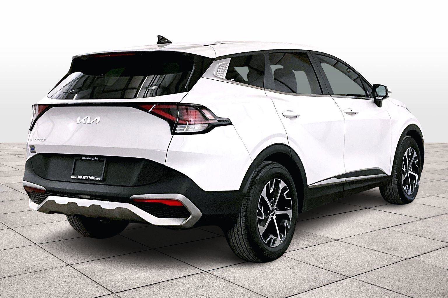 Used 2023 Kia Sportage EX image 3