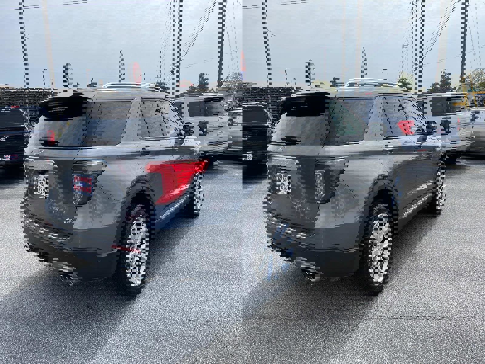 Certified 2023 Ford Explorer Platinum w/ Technology Package image 4