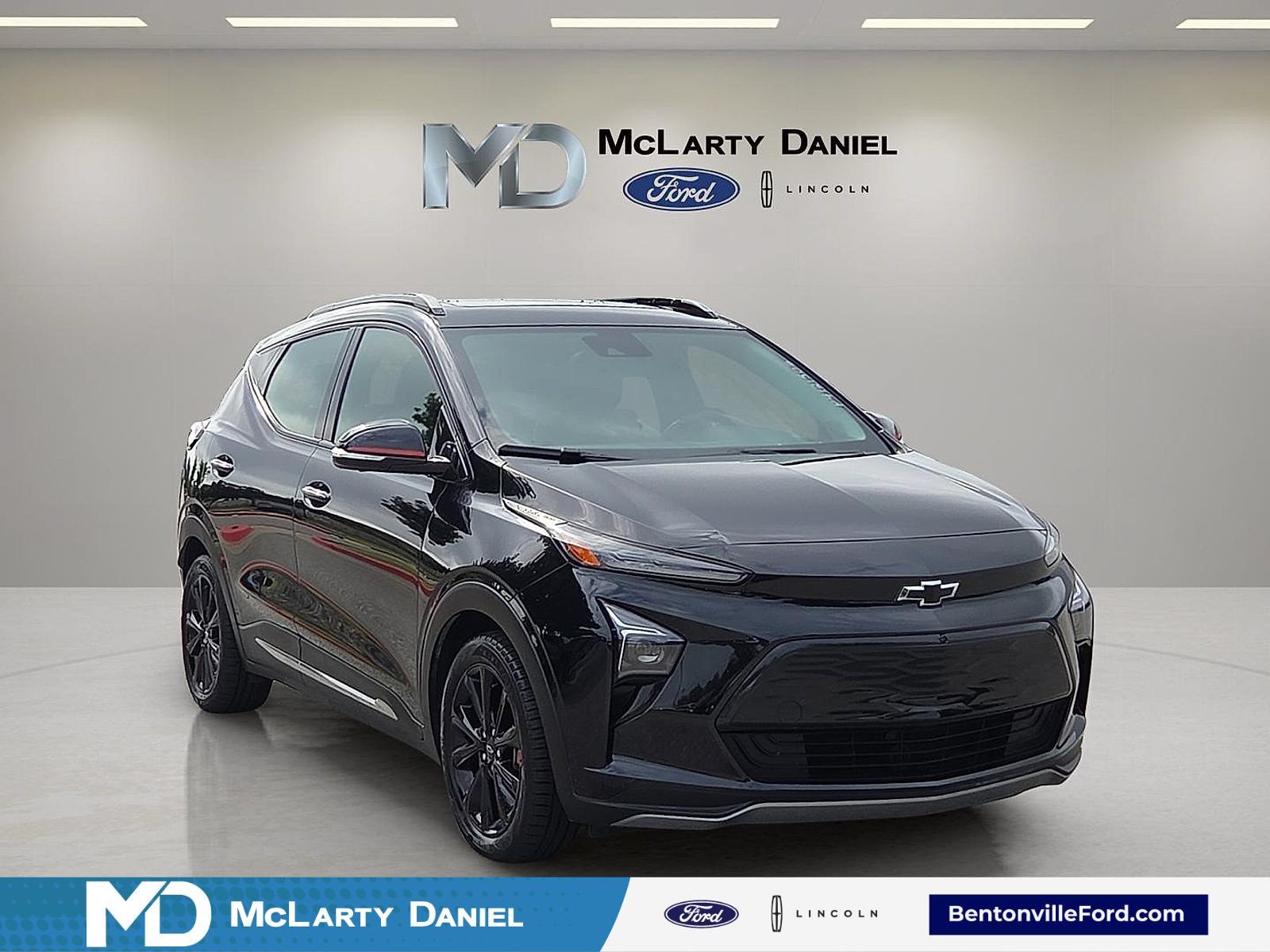 Used 2023 Chevrolet Bolt EUV Premier w/ Sun & Sound Package FWD image 1