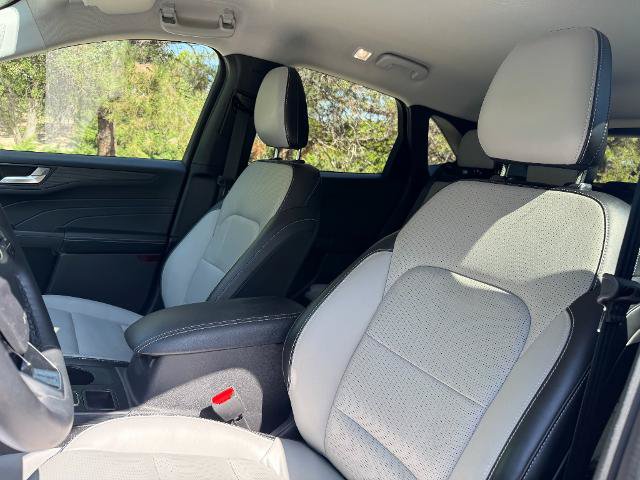 Certified 2024 Ford Escape Platinum AWD/4WD image 11