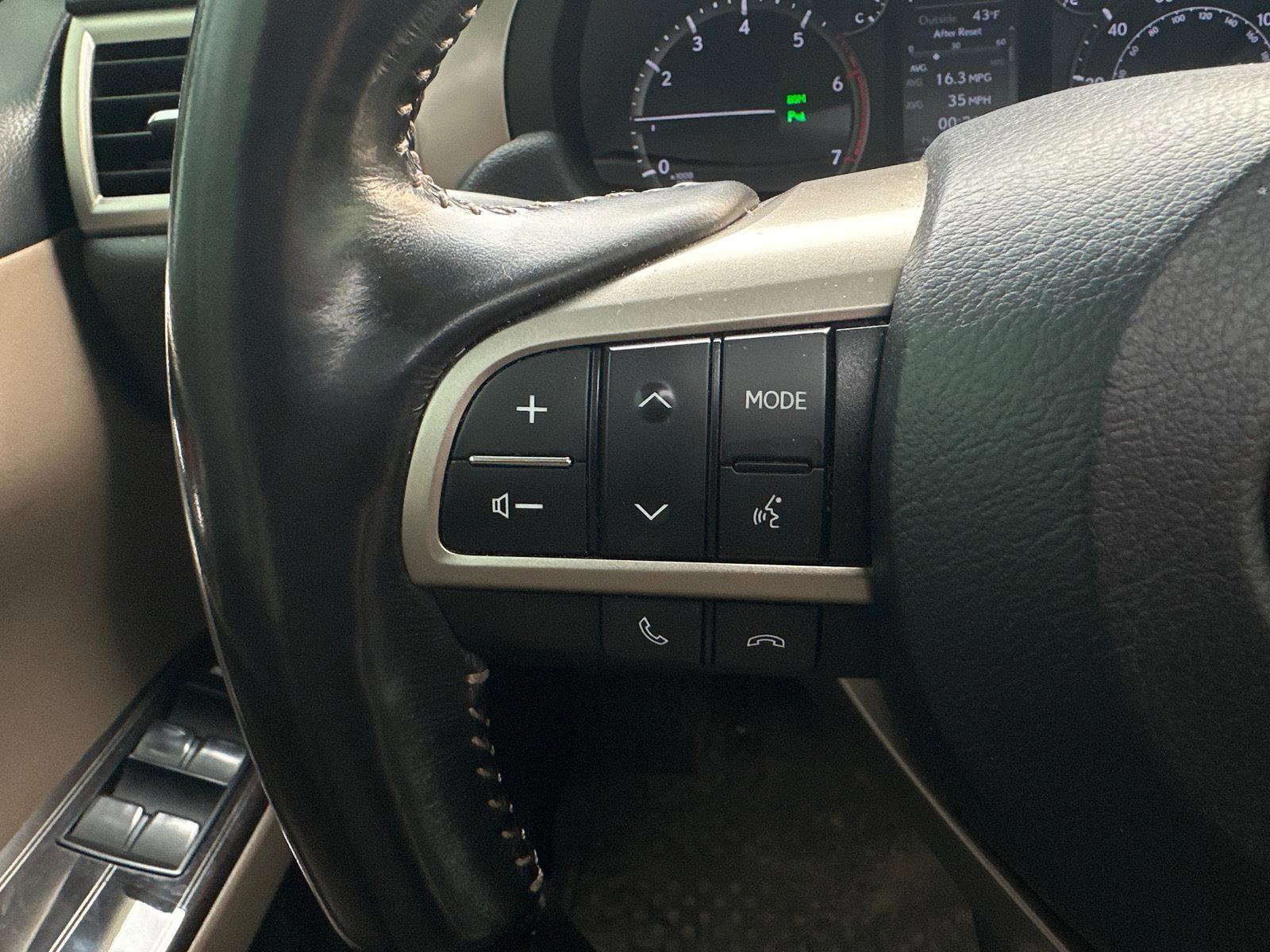 Used 2021 Lexus GX 460 Premium w/ Accessory Package AWD/4WD image 24