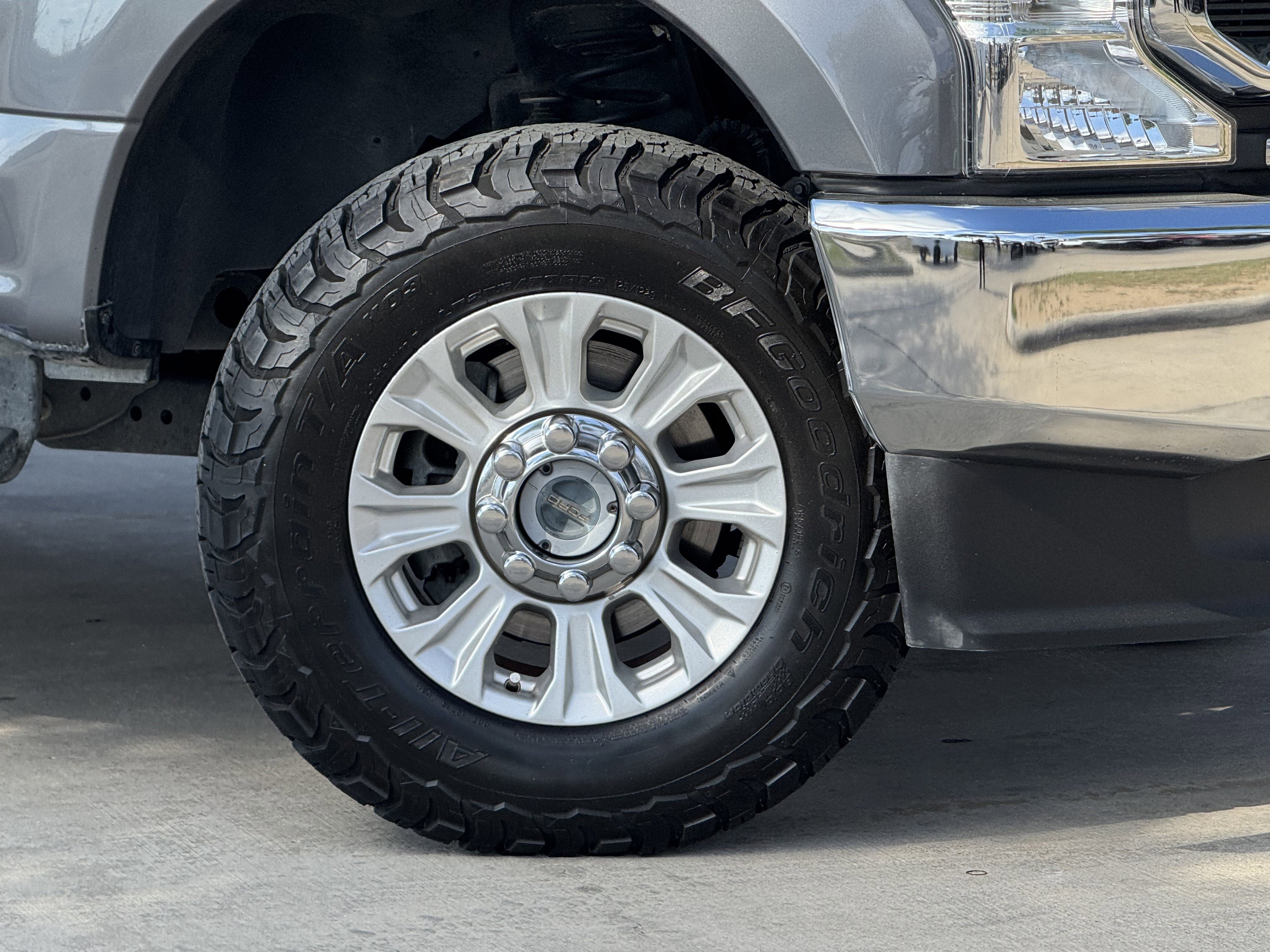 Certified 2022 Ford F250 XL w/ STX Appearance Package image 3