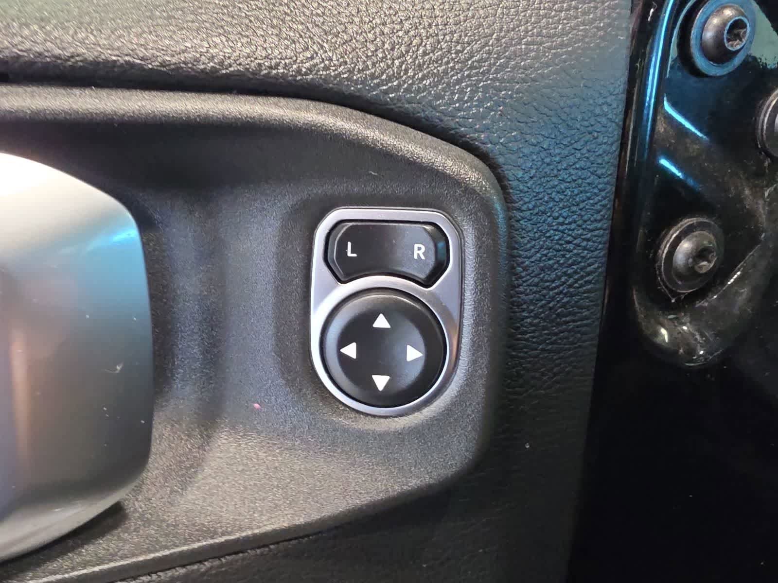 Used 2023 Jeep Wrangler Unlimited Sahara AWD/4WD image 16