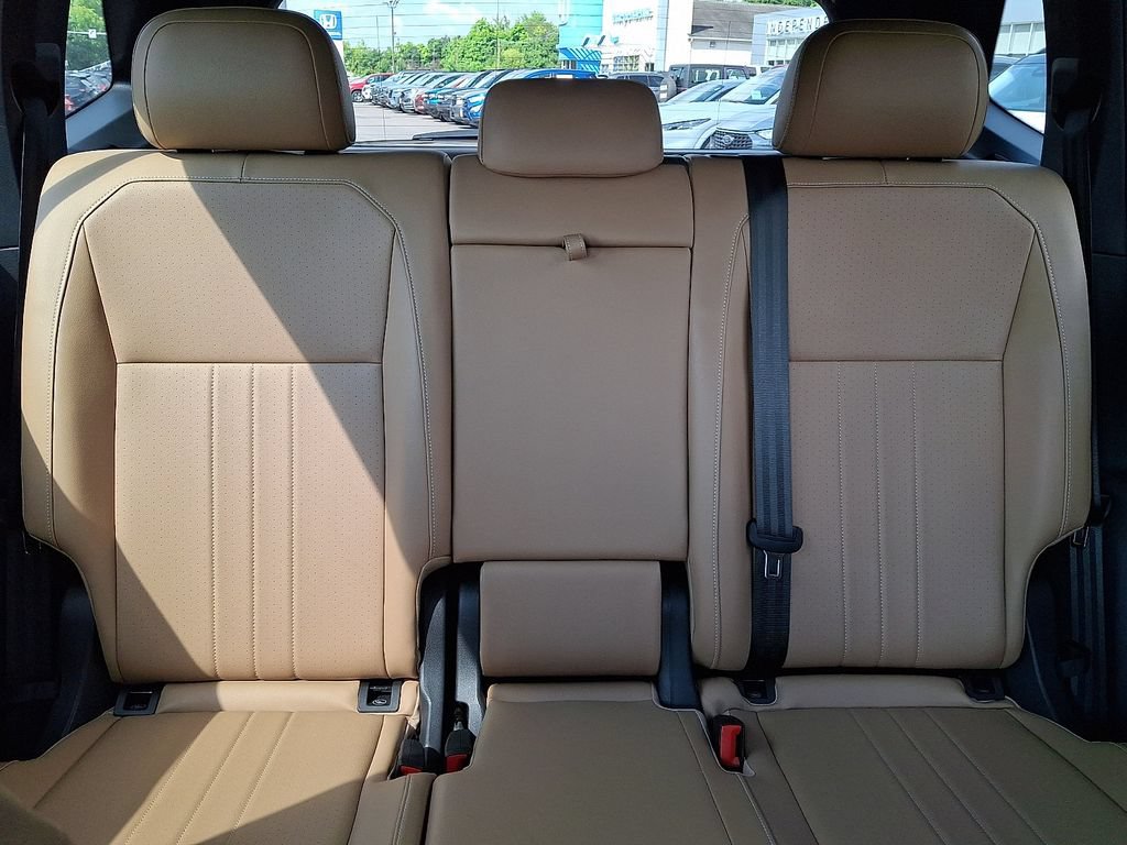 Used 2024 Volkswagen Tiguan SE AWD/4WD image 19