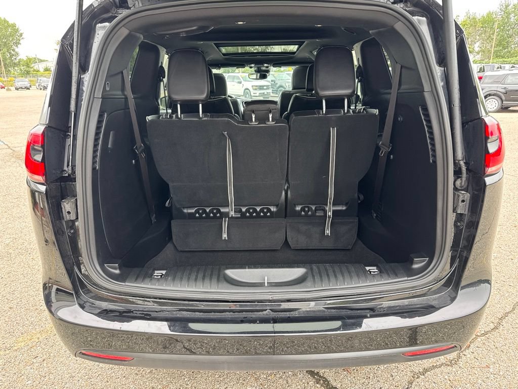 Used 2025 Chrysler Pacifica Limited FWD image 27