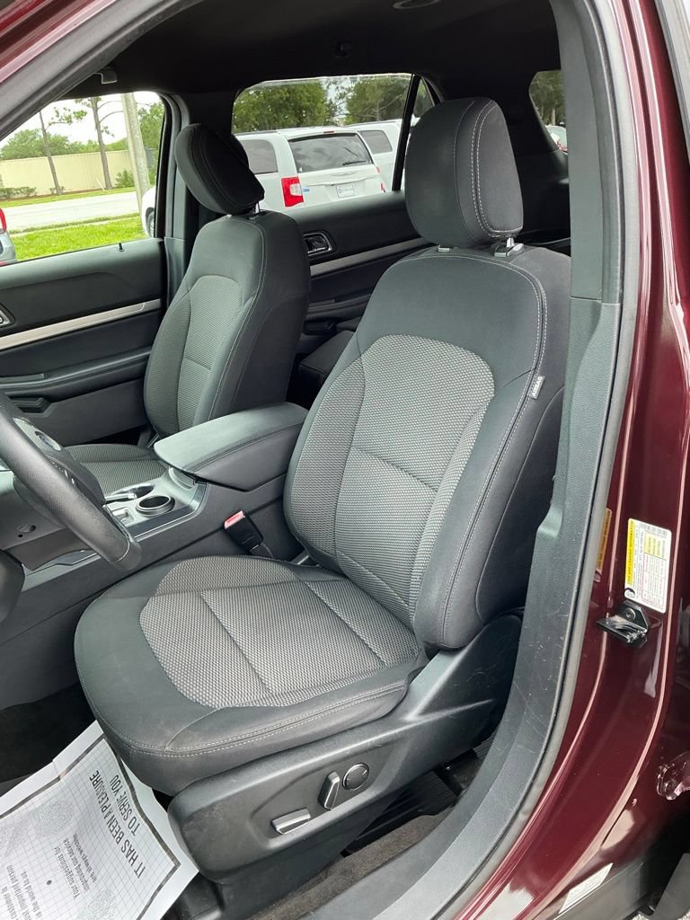 Certified 2018 Ford Explorer XLT FWD image 42