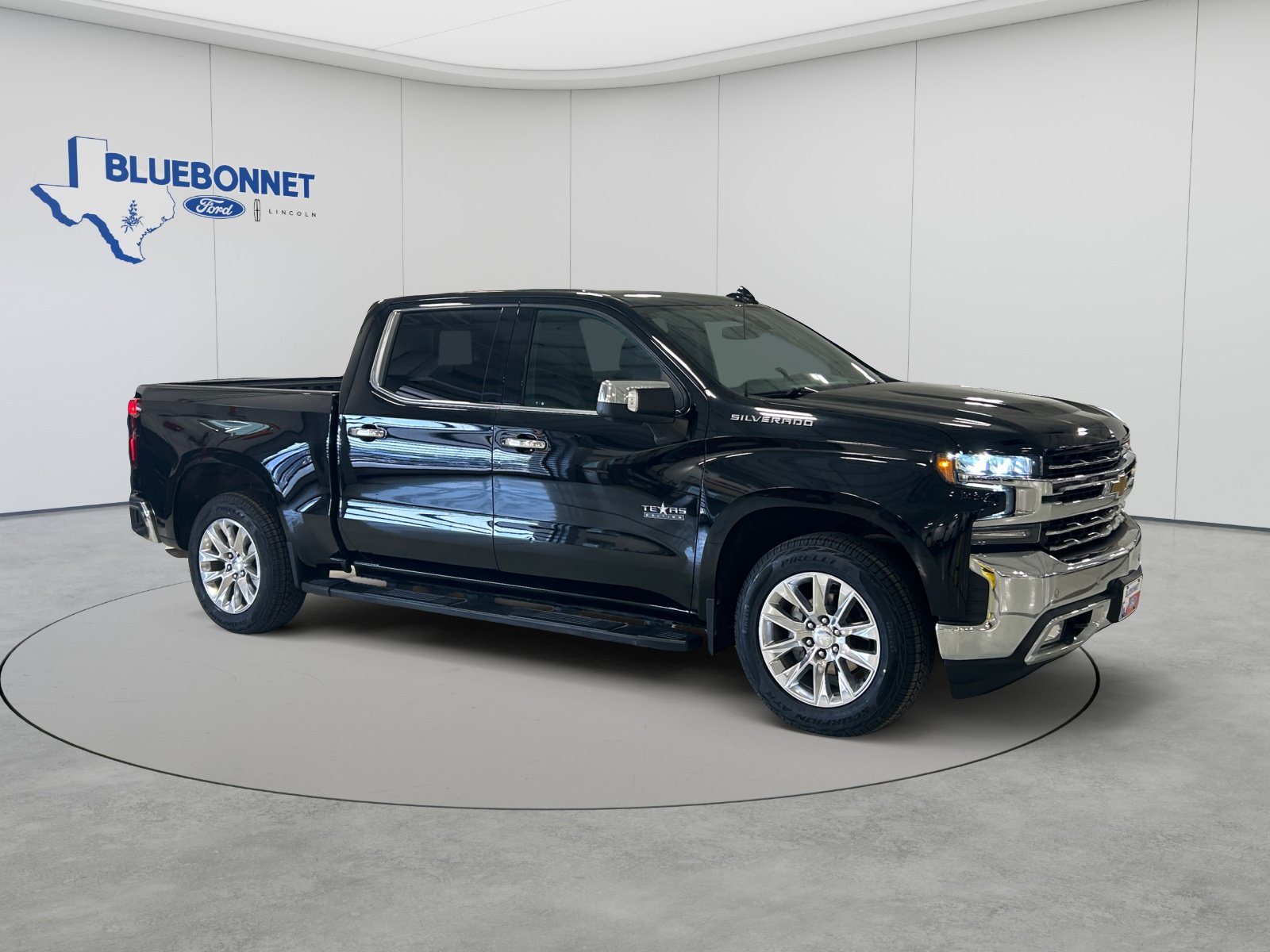 Used 2020 Chevrolet Silverado 1500 LTZ w/ LTZ Texas Edition RWD image 3