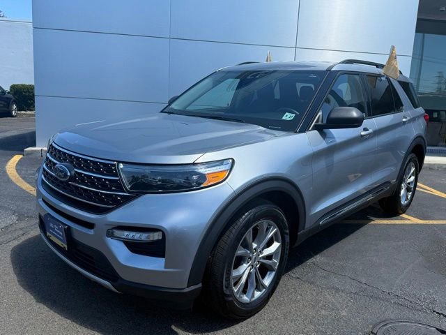 Certified 2022 Ford Explorer XLT w/ Equipment Group 202A AWD/4WD image 1