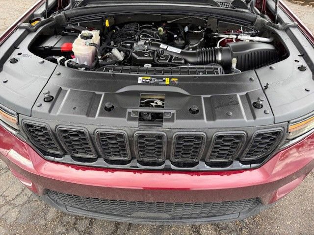 Used 2023 Jeep Grand Cherokee Altitude image 35