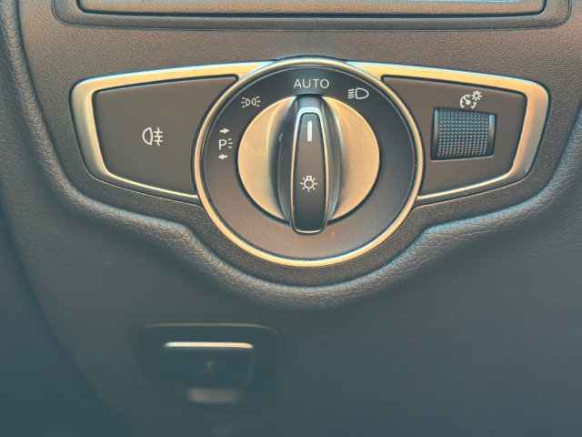 Used 2022 Mercedes-Benz GLC 300 image 29