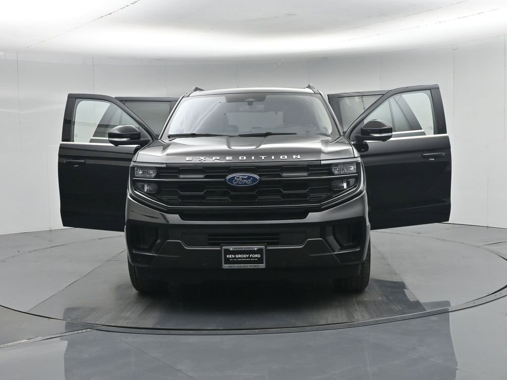 Certified 2025 Ford Expedition Active AWD/4WD image 37