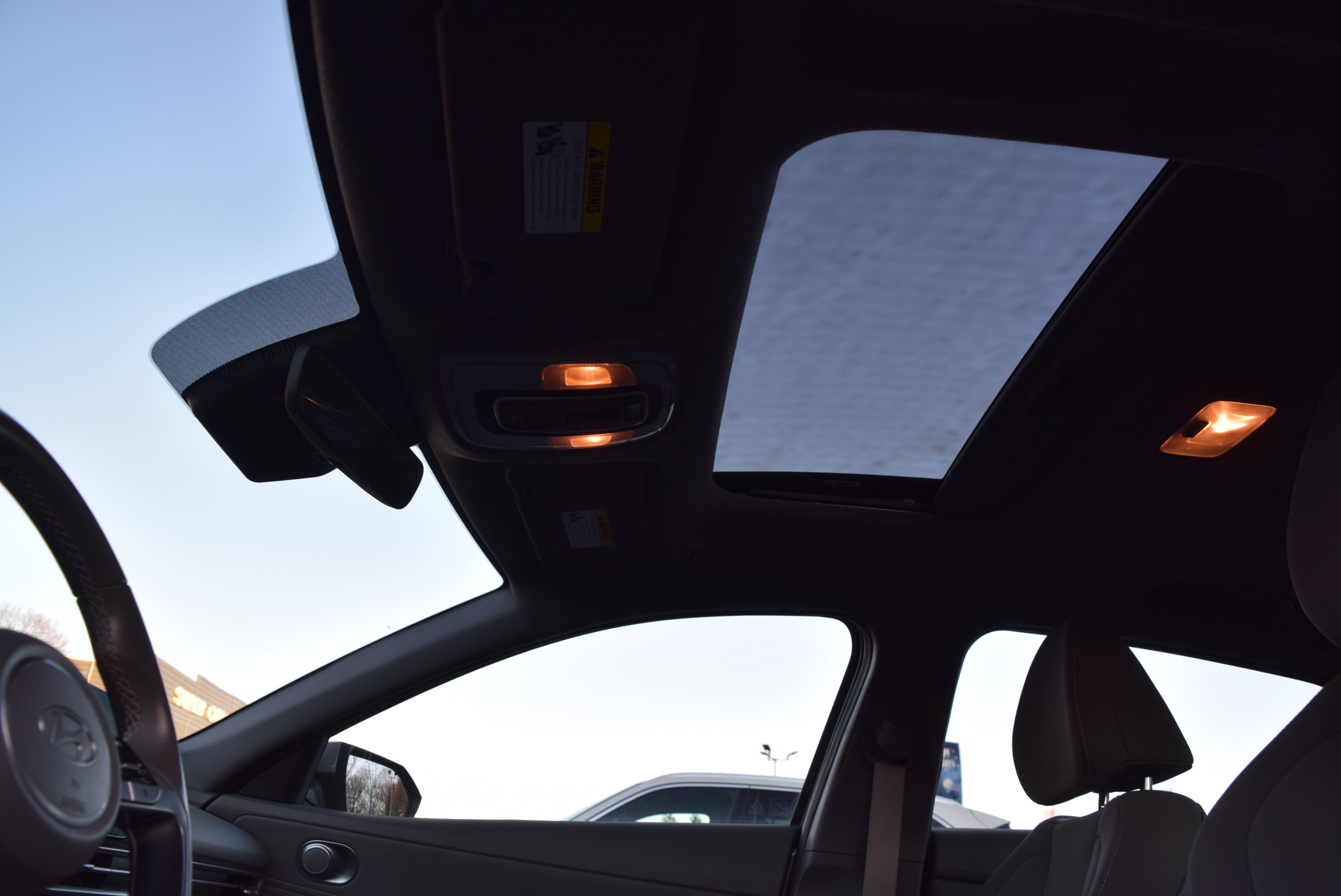 Used 2024 Hyundai Elantra SEL w/ Convenience Package image 9