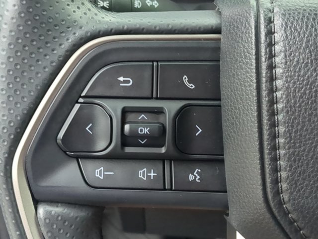 Used 2025 Toyota 4Runner SR5 AWD/4WD image 17