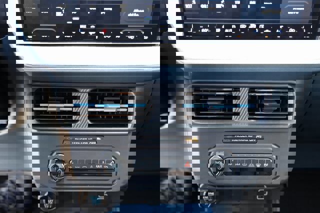 Certified 2025 Ford Maverick XLT w/ XLT Luxury Package image 21