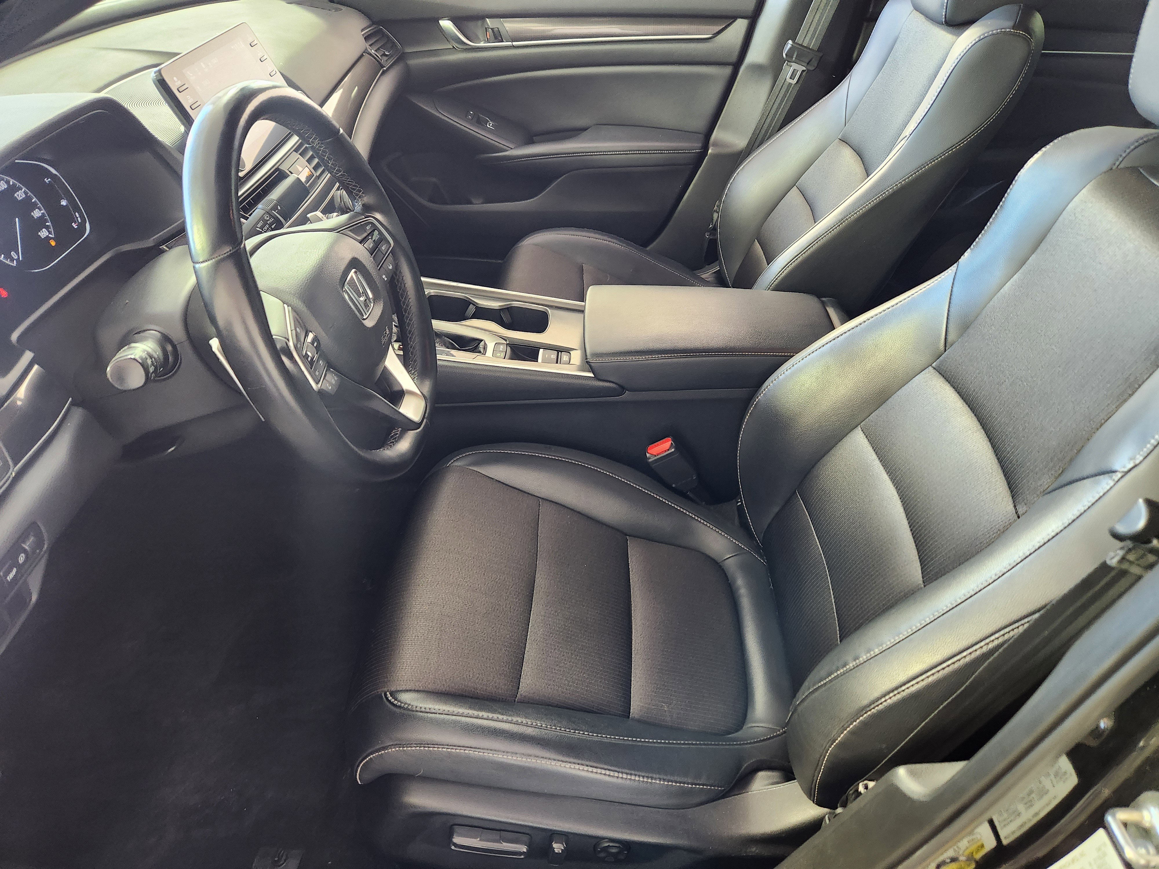 Used 2018 Honda Accord Sport image 11