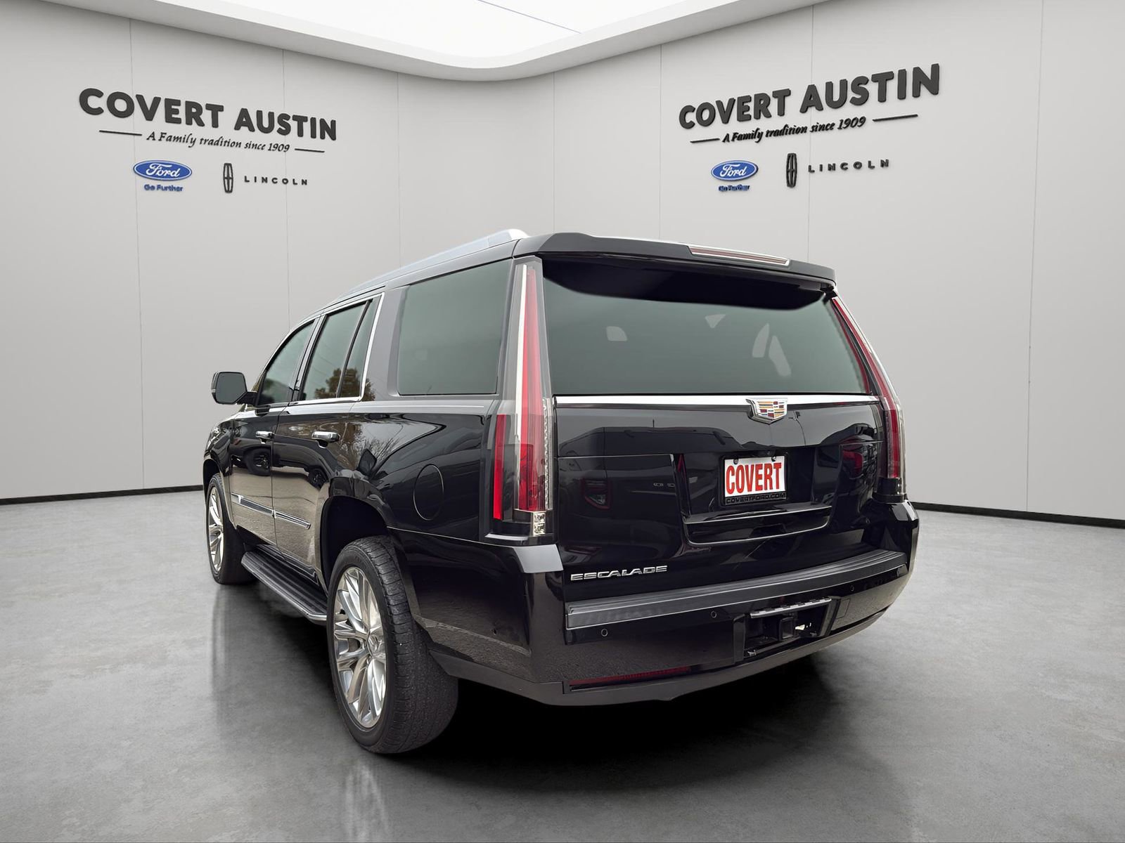 Used 2019 Cadillac Escalade Luxury image 3