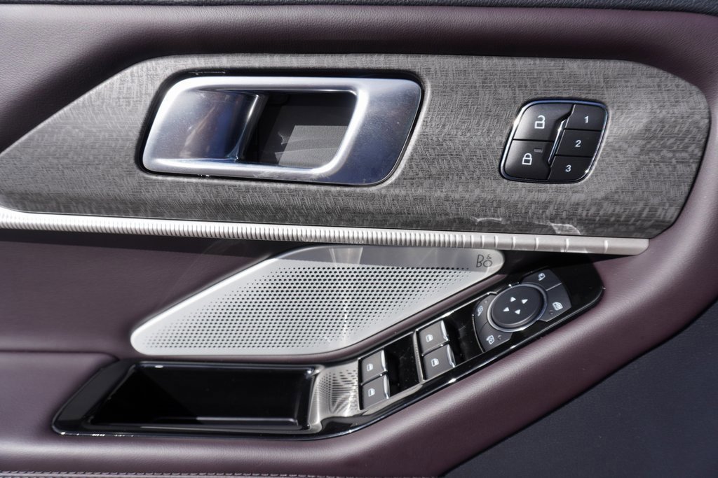 Certified 2025 Ford Explorer Platinum image 9