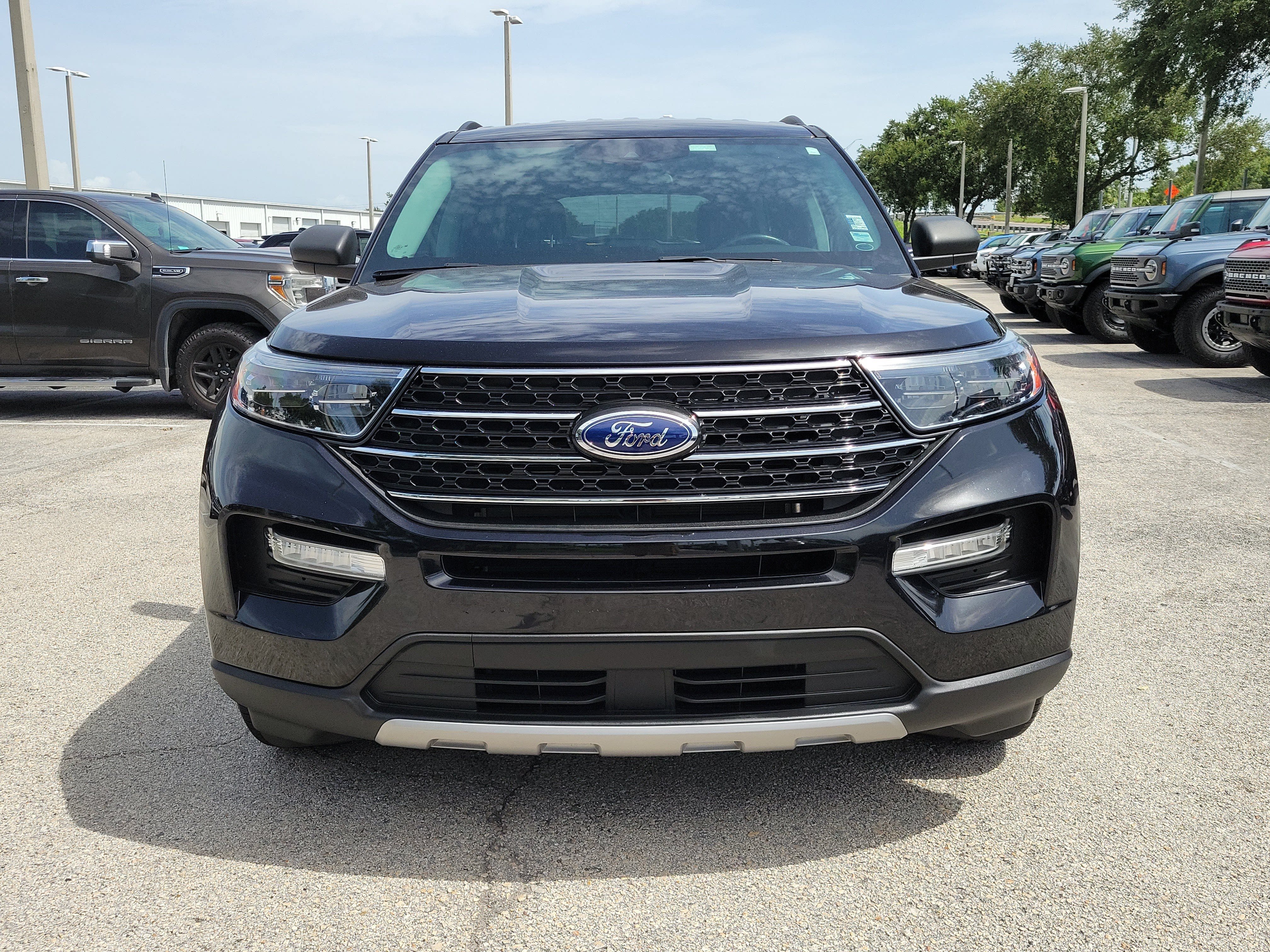 Certified 2023 Ford Explorer XLT w/ Equipment Group 202A AWD/4WD image 2