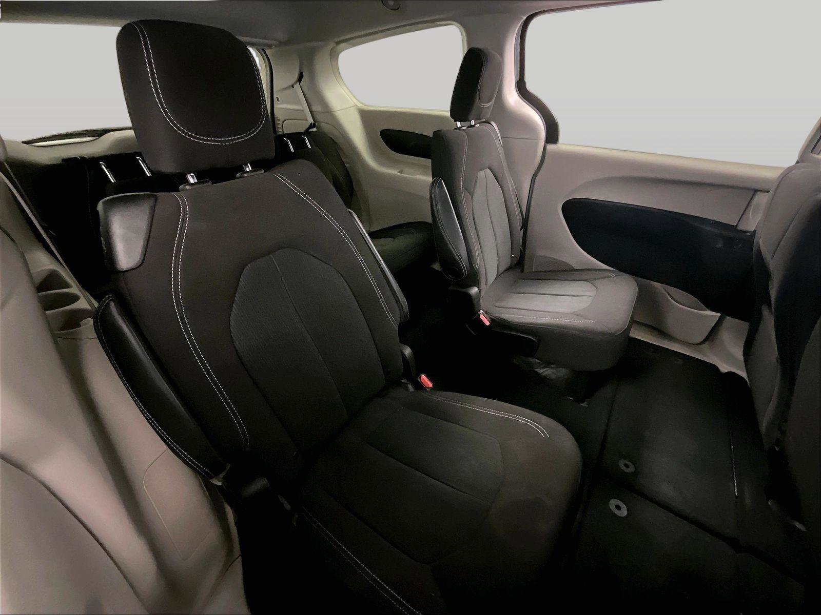 Used 2023 Chrysler Voyager LX image 26