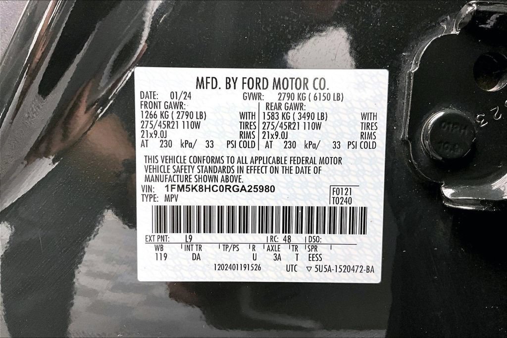 Certified 2024 Ford Explorer Platinum w/ Technology Package AWD/4WD image 36