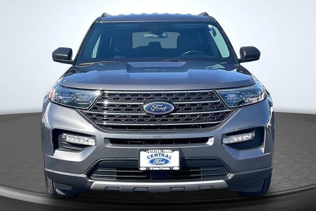 Certified 2022 Ford Explorer XLT w/ Equipment Group 202A image 3