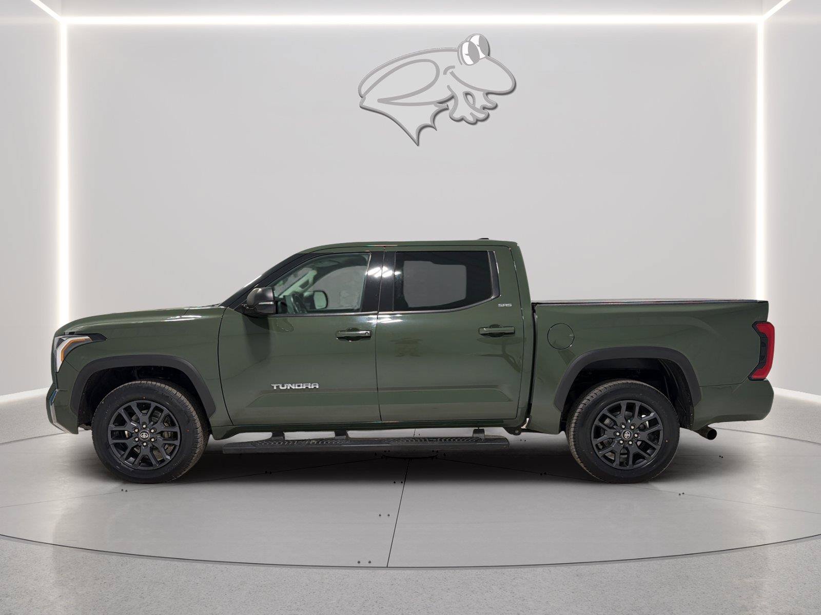 Used 2023 Toyota Tundra SR5 w/ SR5 Premium Package AWD/4WD image 2