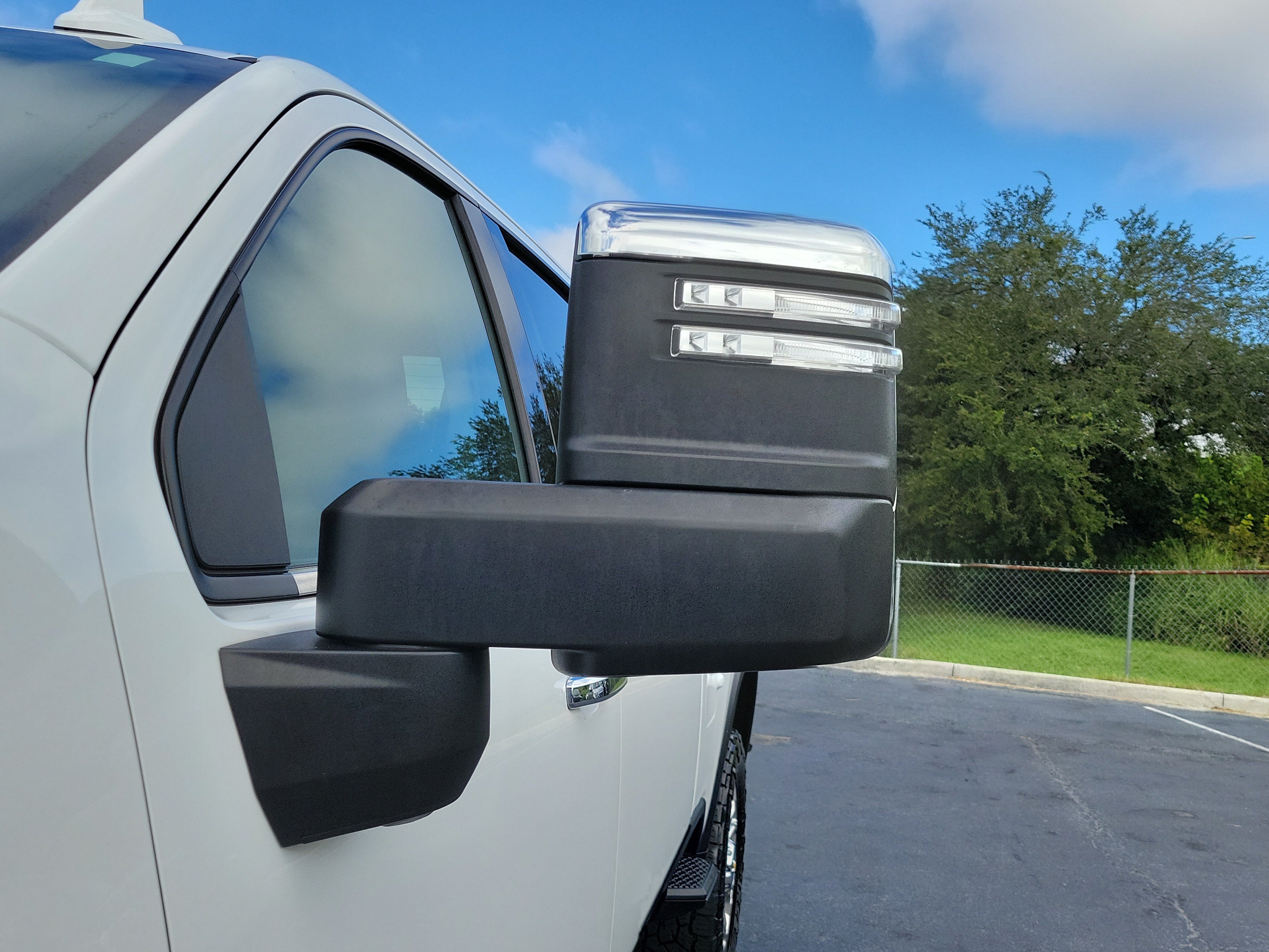 Used 2025 Chevrolet Silverado 2500 LTZ w/ LTZ Premium Package AWD/4WD image 4